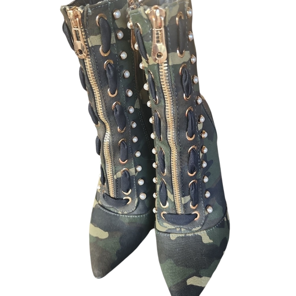 Cape Robbin Camo "Gigi 17" Boot Size 6